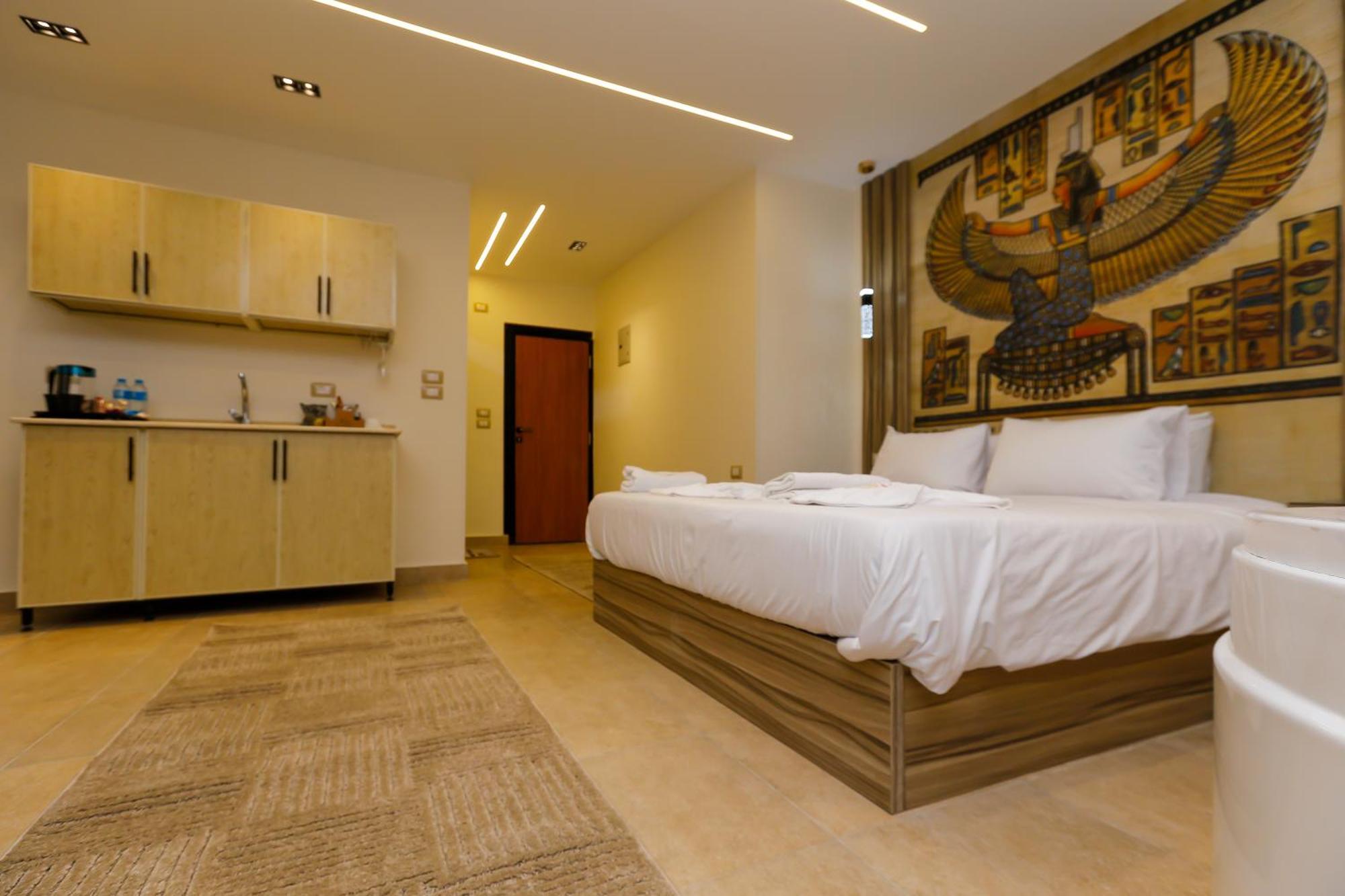 Pyramids View& Grand Museum With Jacuzzi On Eleven Floor & Roof Restaurant Apartment